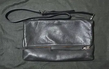 새상품급 블랙 가죽 숄더백