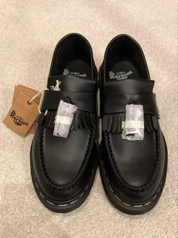 BF Sale 새상품 닥터마틴 태슬 로퍼 그레이 스티치