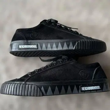 컨디션 최상 네이버후드 스니커즈 로우컷 가죽 스웨이드 블랙