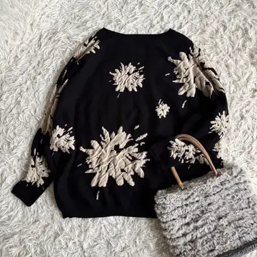 안티카 patterntorso 꽃 패턴 돌먼 니트 풀오버 자카드