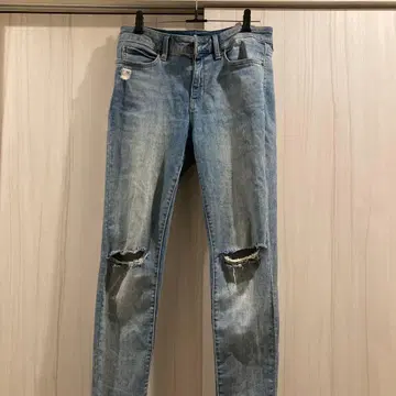 유니클로 라이트 블루 스키니 데님 데미지 가공