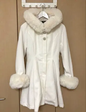 ROJITA 백리본 후디 코트 화이트 퍼 포함