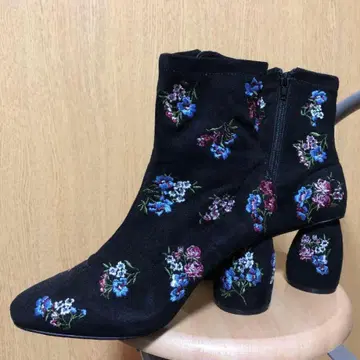 머큐리 듀오 미니 꽃무늬 자수 부츠 올 패턴