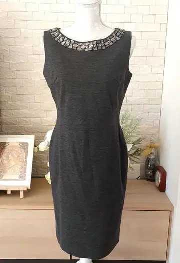 DKNY 새상품급 비즈 장식 슬리브리스 원피스