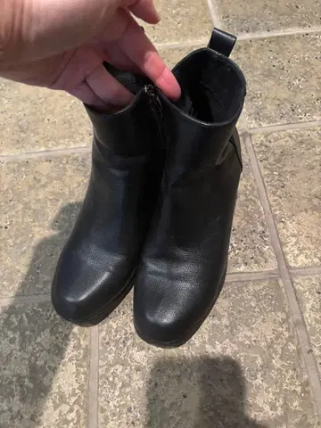 가죽 블랙 숏부츠 중간 힐 천연 가죽 천연 가죽