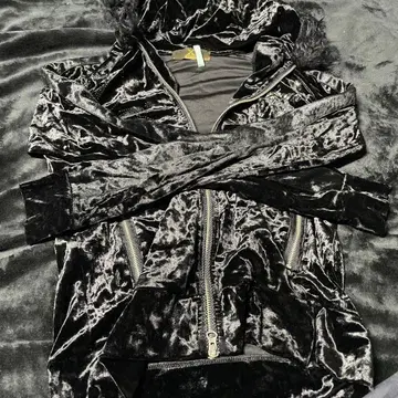 xfrm 벨로아 후드티