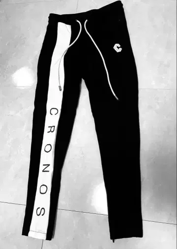 CRONOS 조거 팬츠 블랙/화이트 초레어 즉완판템