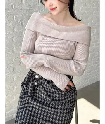 RESEXXY 리브 니트 오프숄더 상의