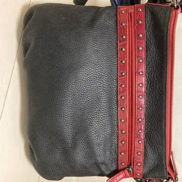 스터드 장식 블랙 레드 가죽 백