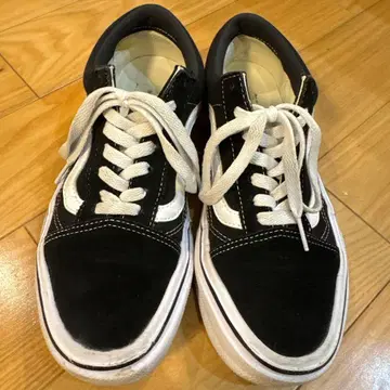 VANS 블랙/화이트 스니커즈
