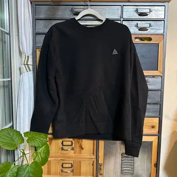 HUF 블랙 크루넥 맨투맨