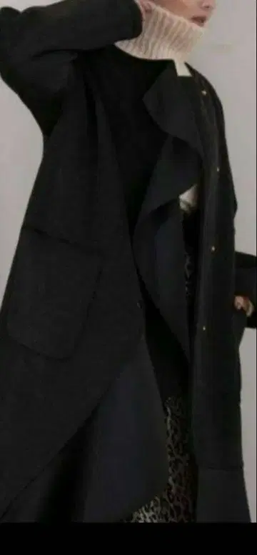 새상품 에이미 로우 본딩 프릴 비버 코트 원피스 니트