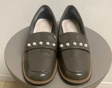 artemis by DIANA 펄 모티브 에나멜 로퍼