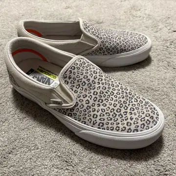 레오파드 무늬 슬립온 슈즈