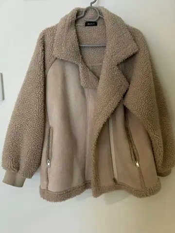 베이지 퍼 무스탕 코트