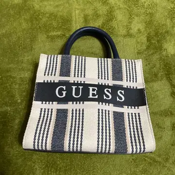 GUESS 스트라이프 백