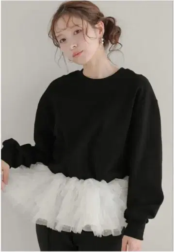 fitmore 밀푀유 프릴 맨투맨 블랙