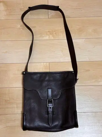 발리 다크 브라운 가죽 숄더백