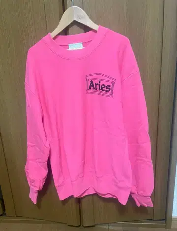 Aries 핑크 트레이닝복