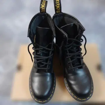 새상품 Dr. Martens 1460W SMOOTH UK4 블랙 부츠