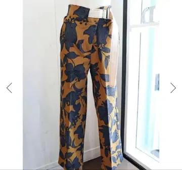 라리아 보타니컬 프린트 팬츠 시착만 한 상품, 컨디션 최상!