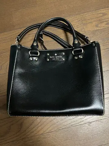 케이트 스페이드 블랙 가죽 핸드백