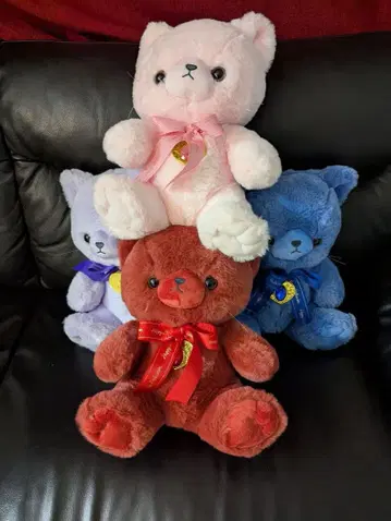 컬러풀한 봉제 인형 세트