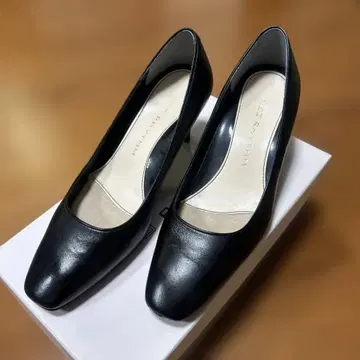 [ 새상품급 ] NEO RHYTHM 블랙 하이힐