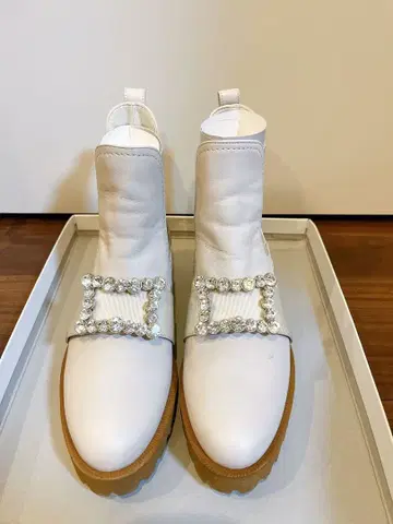 다이애나 비쥬 버클 사이드 고어 숏부츠 아이보리 22.5