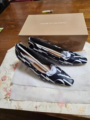 정가 33,000엔 모드 에 자코모 미사용 새상품 22.5 (힐 5cm)