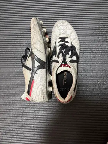 미즈노 축구화 스파이크 화이트/블랙/레드