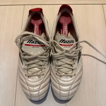 MIZUNO MORELIA 화이트 스파이크