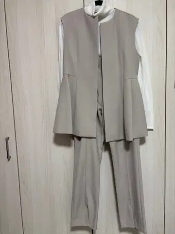 새상품급 Mila Owen 셋업 베이지