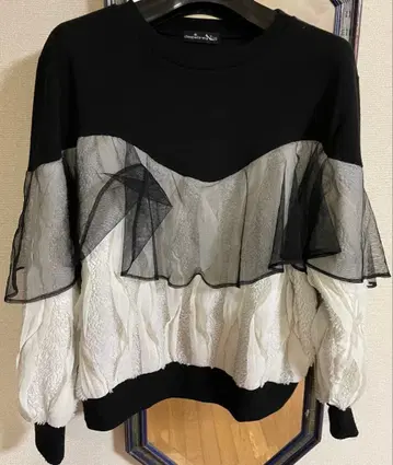 cheap by vaNite 튤 프릴 맨투맨 상의