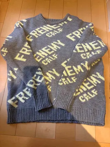 GYDA 니트 스웨터