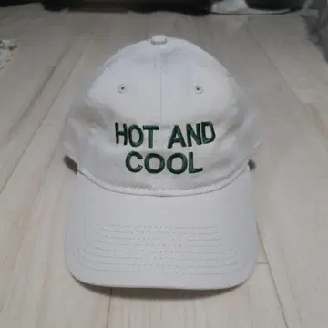 화이트 야구 모자 HOT AND COOL