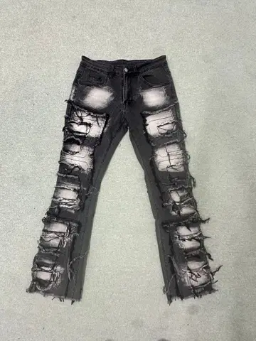 데미지 가공 블랙 데님 팬츠