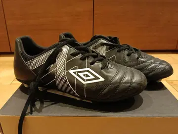 Umbro Accelerator 블랙 축구화