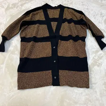 블랙과 반짝이는 골드 스트라이프 V넥 가디건