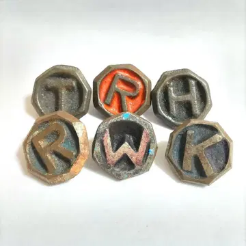 베이 고마 알파벳 대학 머리글자 1