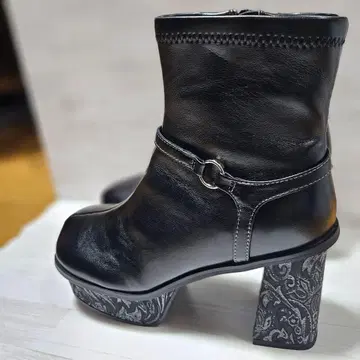 HARE 갈라 밑창 청키 부츠(LARGE)