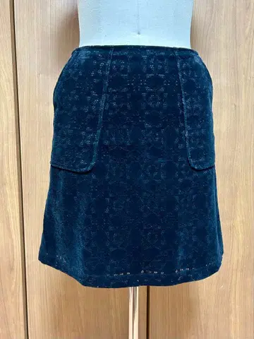 Ray BEAMS / 플로키 레이스 미니 스커트 블랙