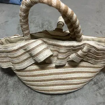 프릴 달린 스트라이프 바스켓백