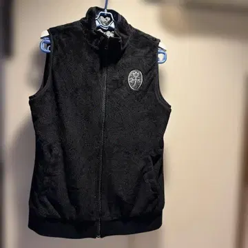 플리스 베스트 블랙 별 패턴 까스텔바작