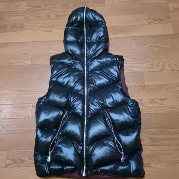 후드 부착 블랙 다운 베스트