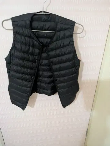 블랙 다운 베스트 슬리브리스