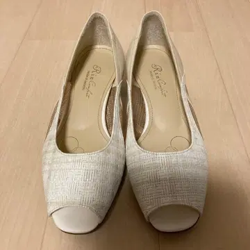 화이트 오픈토 펌프스