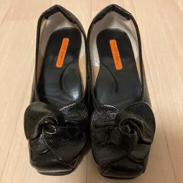 리본 포함 블랙 플랫슈즈