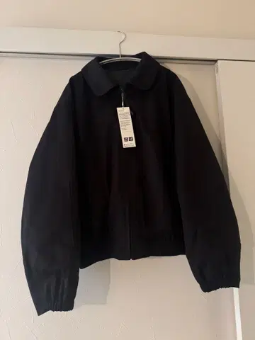 유니클로 U 퍼프 테크 숏 블루종 블랙 M 사이즈