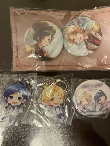 LIP x LIP 캔 배지 아크릴 키링 세트